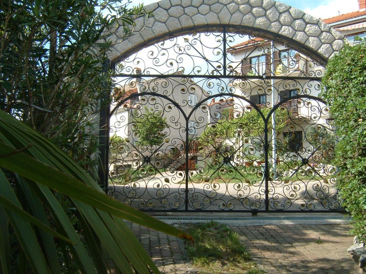 La Villa - Beach House & Rooms Crikvenica Exterior photo